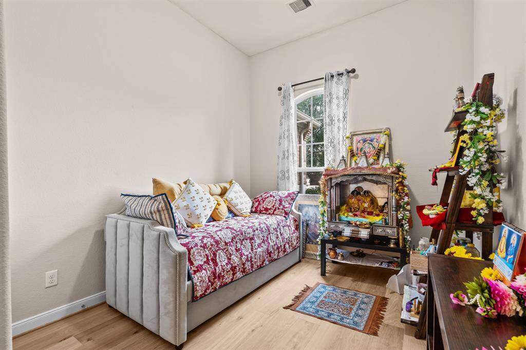 Bedroom can be used as study/flex room