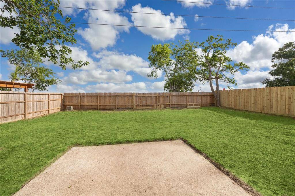 Spacious lot with no back neighbors, offering privacy and an ideal space for outdoor entertainment.