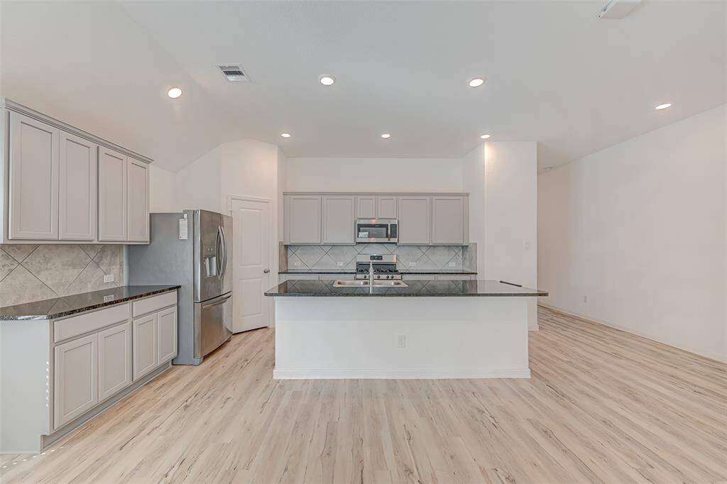 Fantastic kitchen with storage galore.