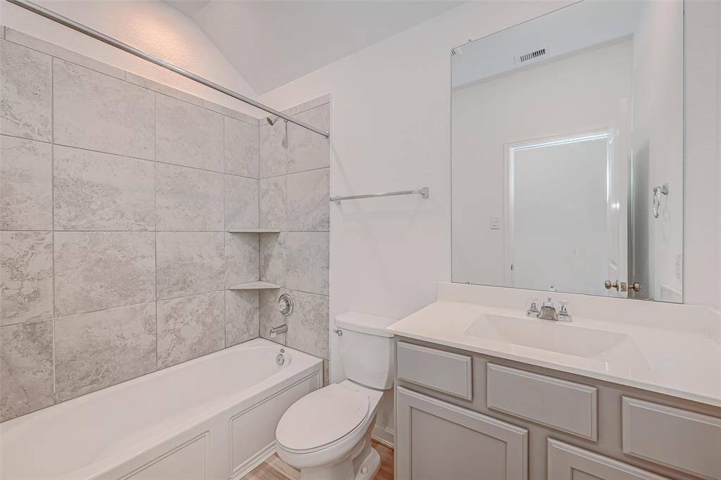 Sparkling clean secondary bathroom between the two bedrooms.