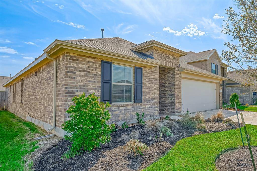 This beautiful home is waiting for you to lease.