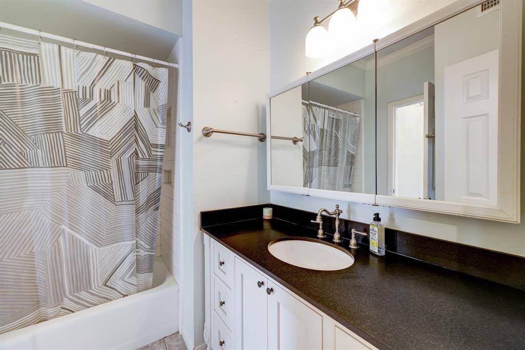 Full size vanity in the main bath.