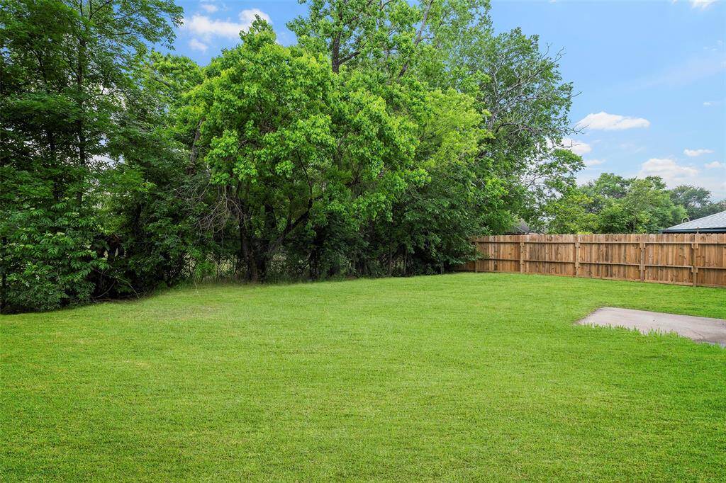 Large lush backyard with no rear neighbors