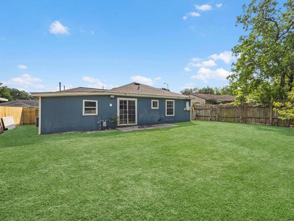 Spacious backyard