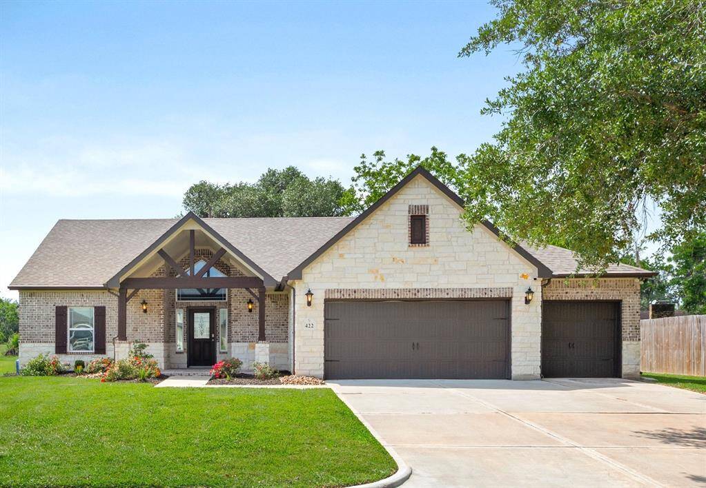Discover 422 Twin Lakes Blvd. W—a beautifully maintained home with stunning views and exceptional curb appeal