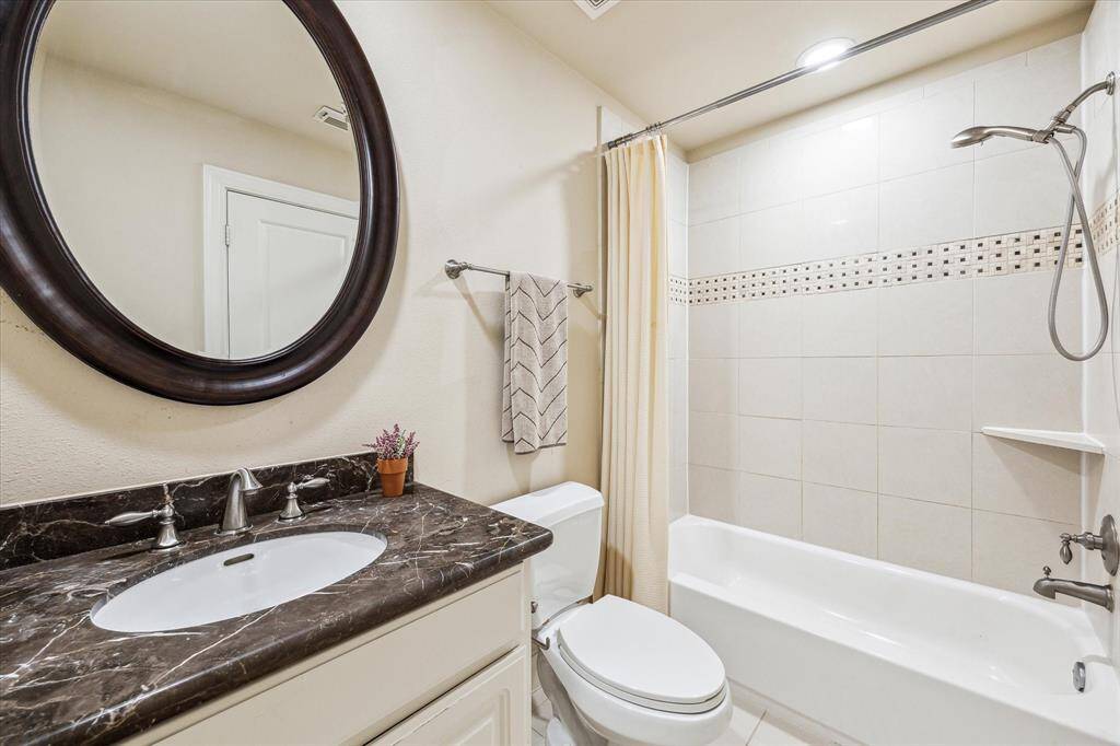 Ensuite bathroom for large 3rd floor bedroom