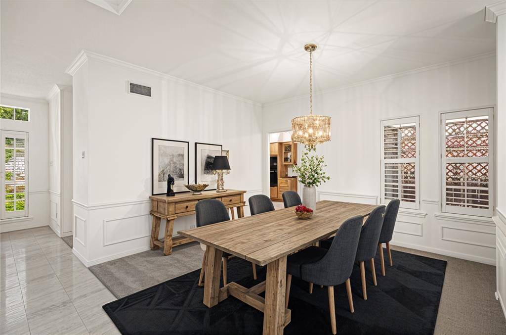 ***Virtually Staged to show the room's potential when furnitures are added***