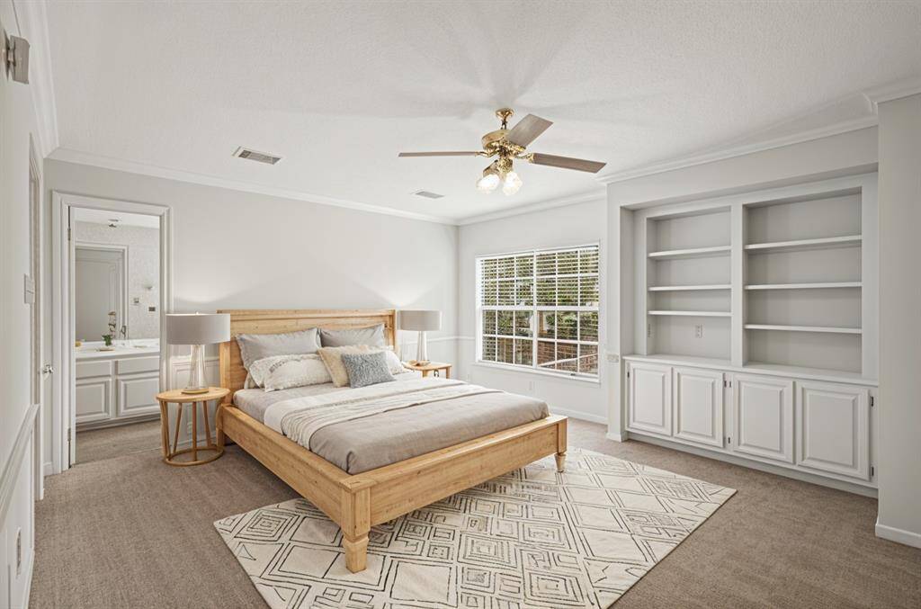 ***Virtually Staged to show the room's potential when furnitures are added***