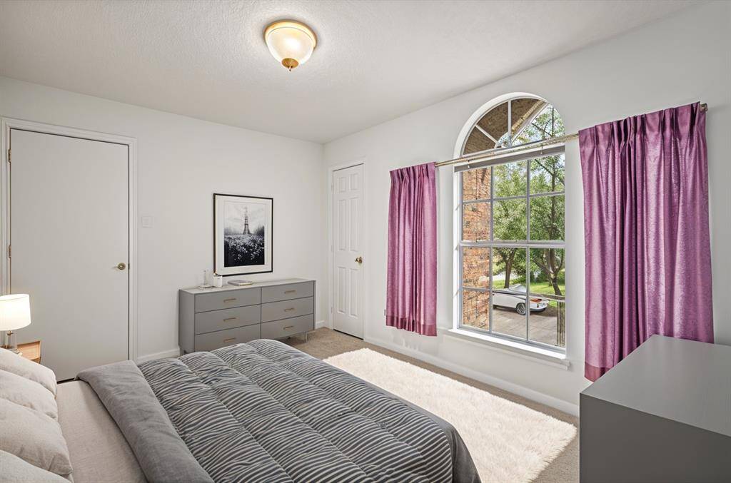 ***Virtually Staged to show the room's potential when furnitures are added***