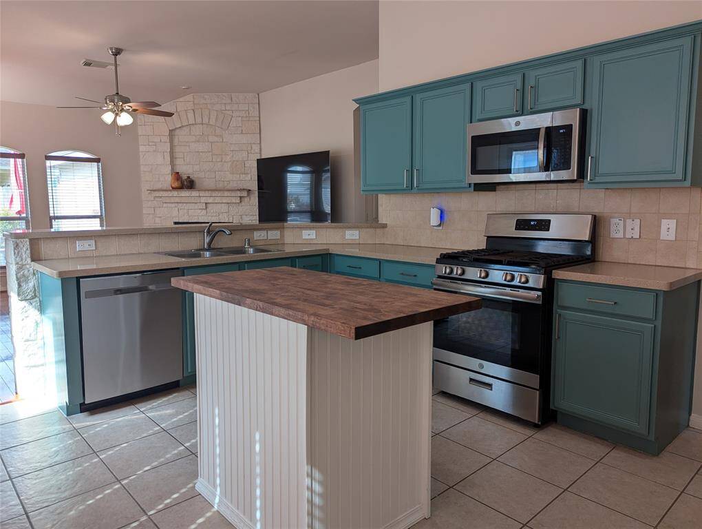 Spacious Kitchen