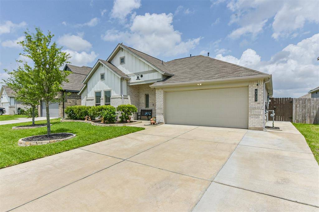 Welcome to 4711 Bartagrass Drive!