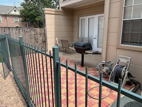 Beautil back patio for grilling & entertaining
