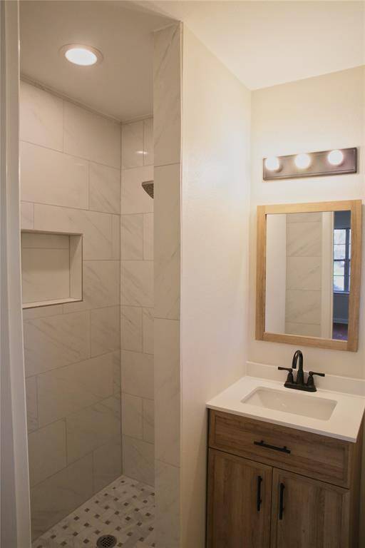 Master bath 3