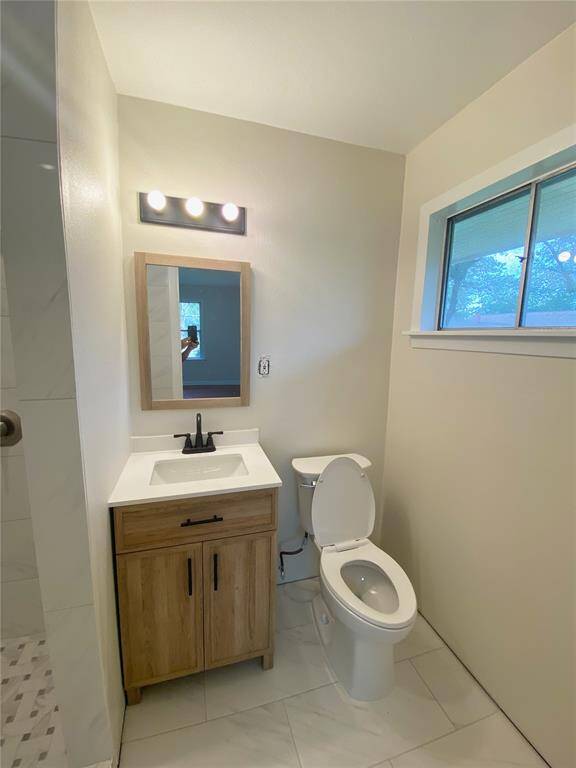 Master bath 4