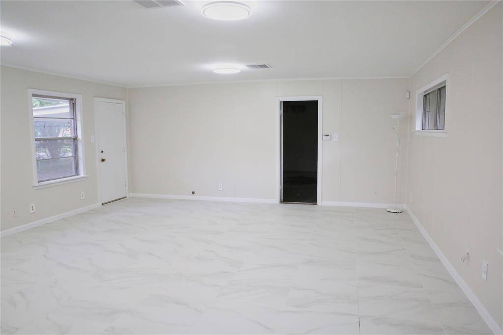 Living room 3