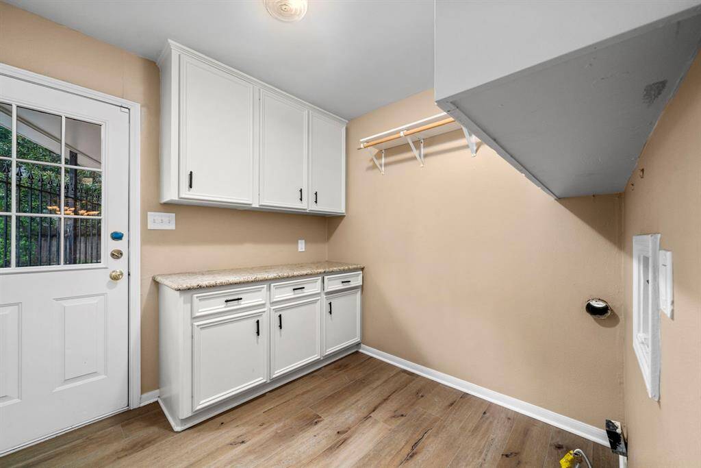Good sized laundry room