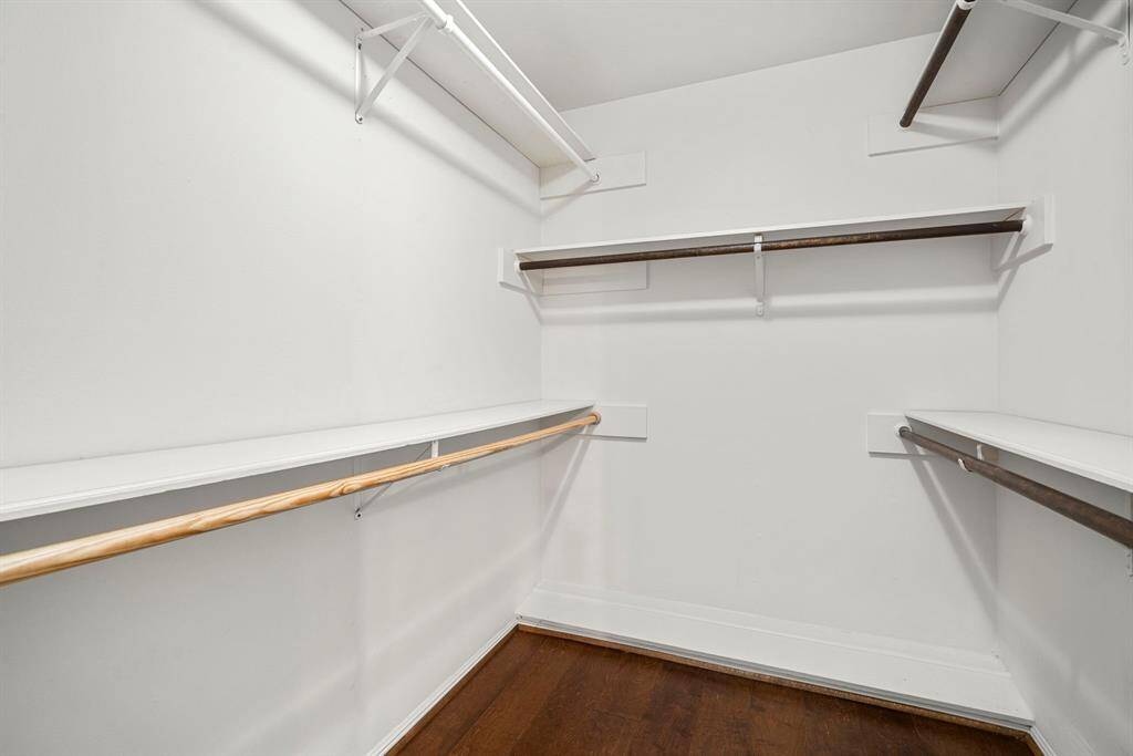 Walk-in closet