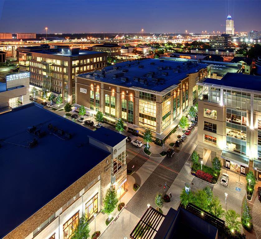 Enjoy world class dining & shopping 10 minutes away in nearby City Centre.