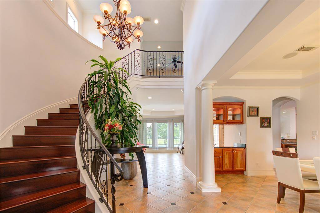 High ceiling in foyer.