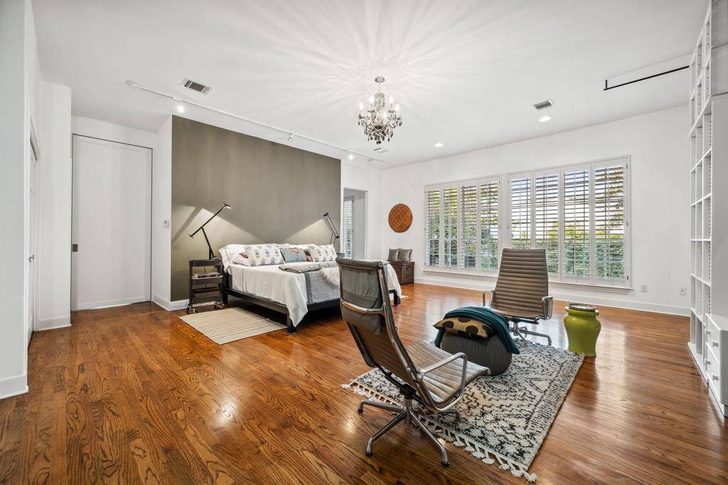 Tucked conveniently next to the living room, this home office offers a quiet and functional area to work from home. With easy access to the main living spaces, it’s the perfect blend of productivity and comfort, making it ideal for remote work or managing household affairs.