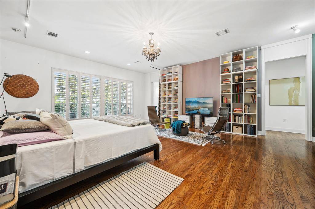 This serene primary bedroom offers an abundance of natural light and stunning treetop views, creating a peaceful and private retreat. Featuring elegant plantation shutters, the space combines comfort and tranquility, perfect for unwinding after a long day.