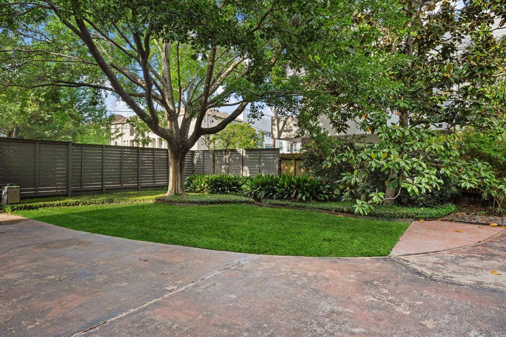 Prime location close to Memorial Park, The Galleria, and a variety of top-rated restaurants and shopping destinations.