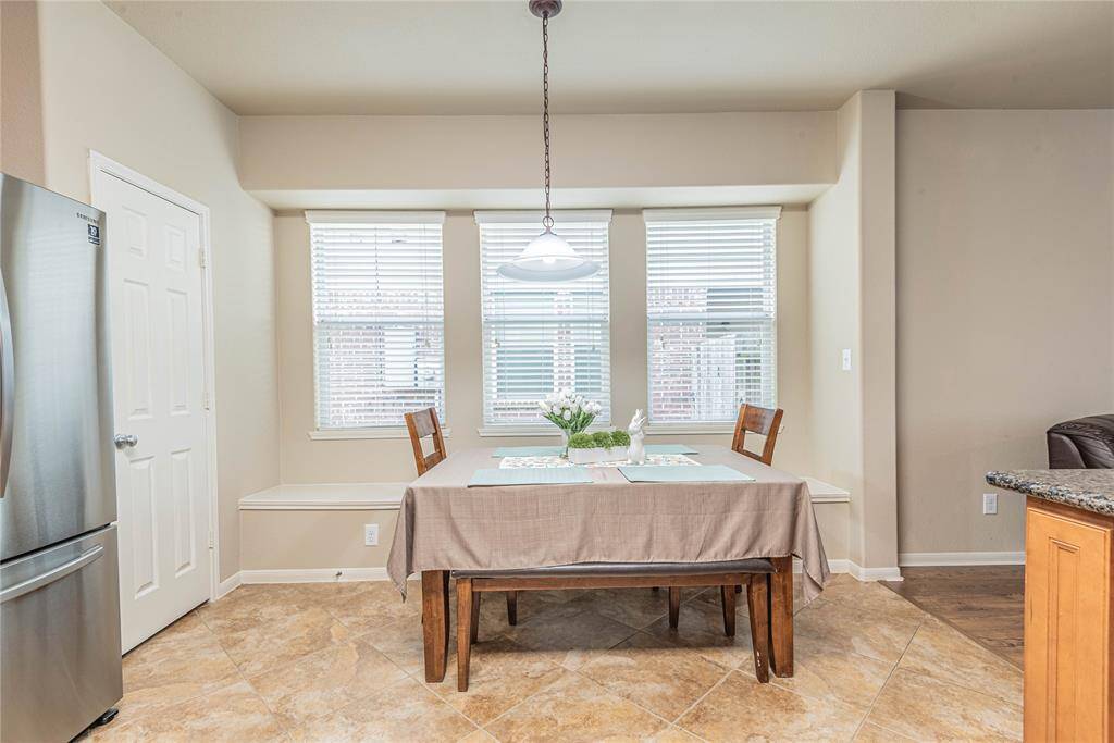 Breakfast area/Dining combo with window seal bench seating.