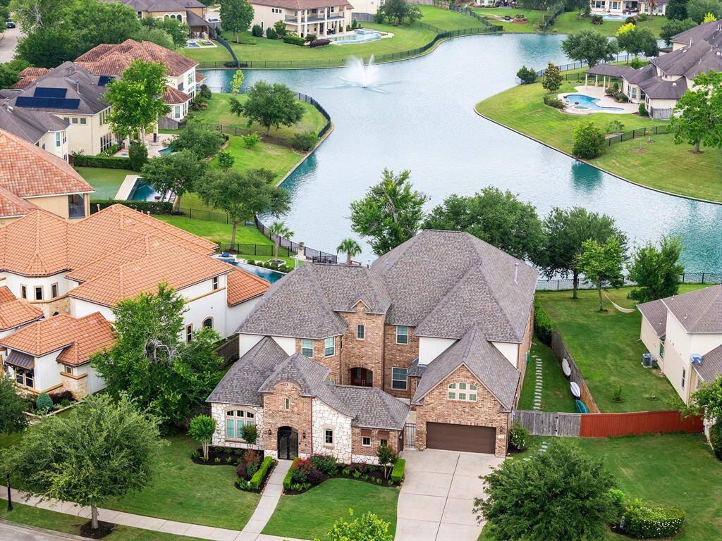 The Aida Younis Team presents 5618 Camden Springs in Avalon at Riverstone!