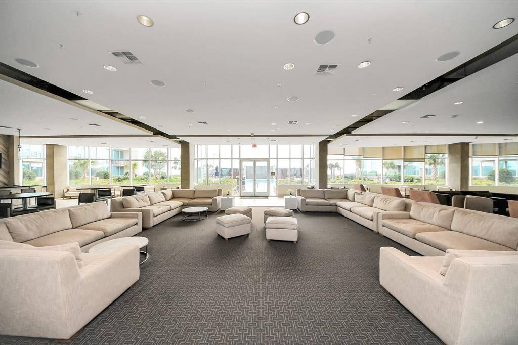 Enjoy stunning views from the spacious 7th-floor clubhouse, complete with cozy seating facing the pool—perfect for relaxing or socializing!
