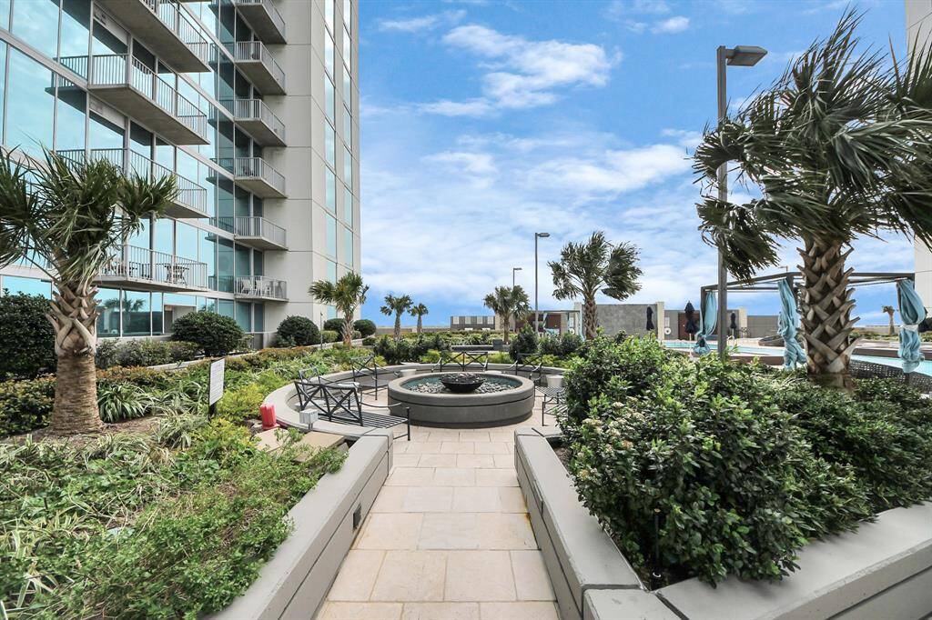 Cozy up around the fire pit on the 7th floor, perfect for relaxing evenings and enjoying great company while taking in the city views!