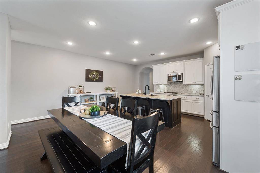Connecting the kitchen and the living room