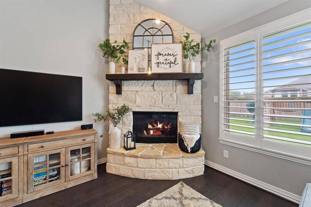 Upgraded stone gas fireplace