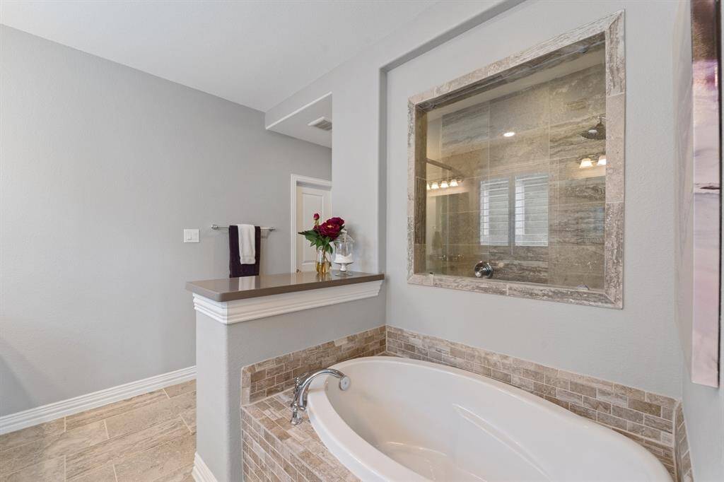 Soaking tub