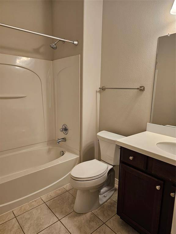 Guest bathroom.