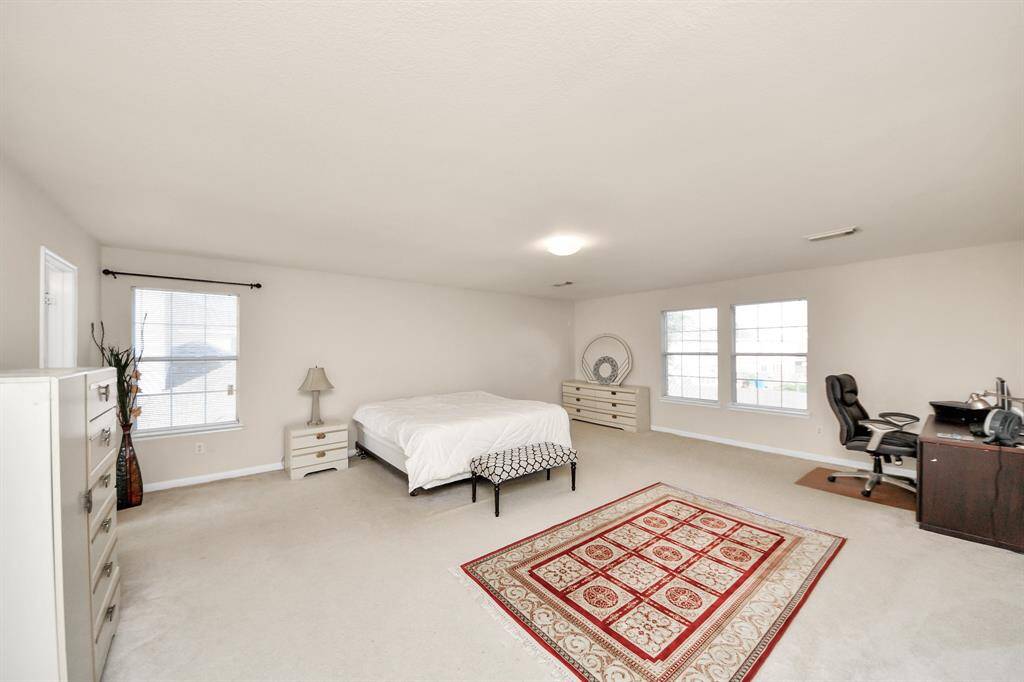Come take a look at this expansive primary suite!