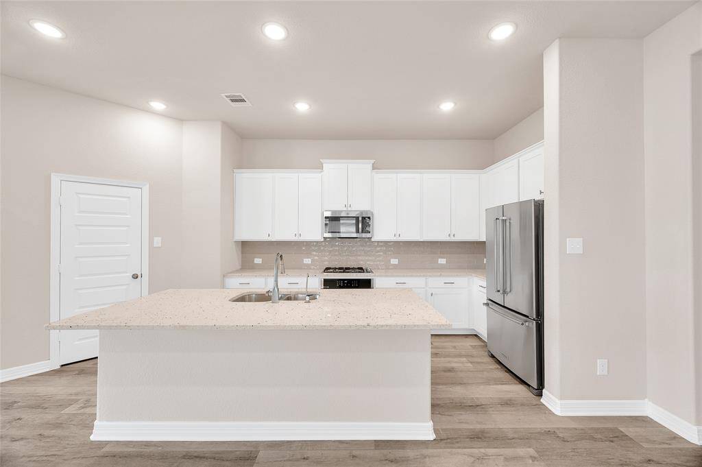 Large Island in the Kitchen. Refrigerator Stays