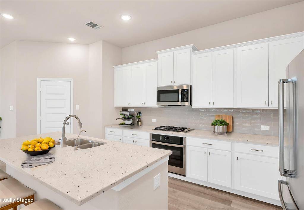 Large Island in the Kitchen