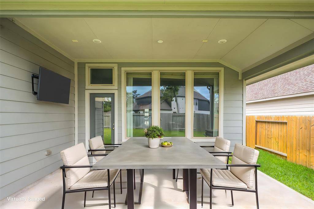 Covered Outdoor Patio for Entertaining