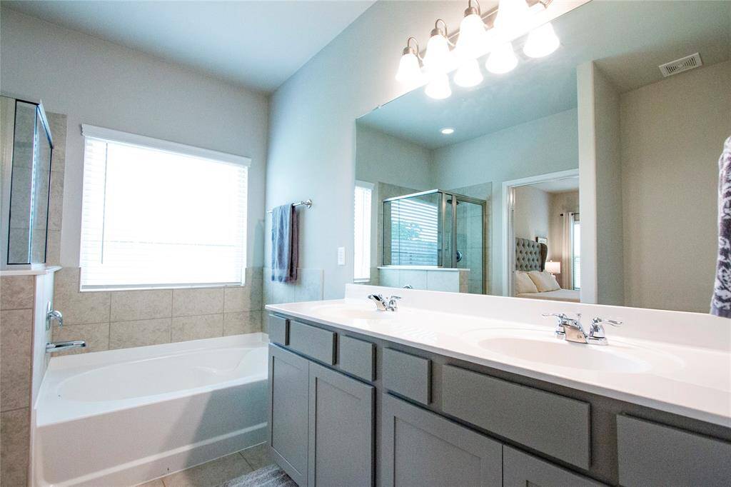 Primary ensuite bathroom