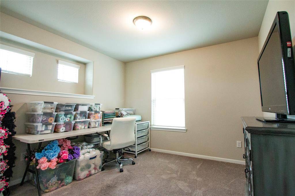 2nd bedroom, great flex space