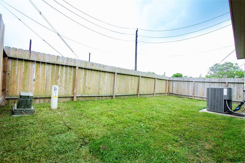 Huge backyard, new grass, no neighbors!