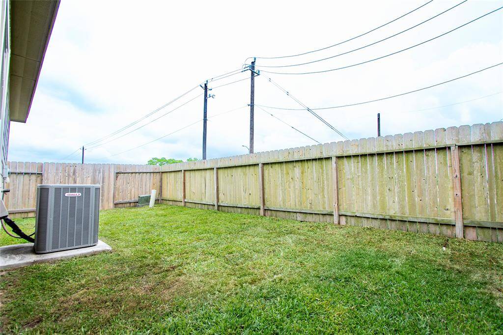 Huge backyard, new grass, no neighbors!