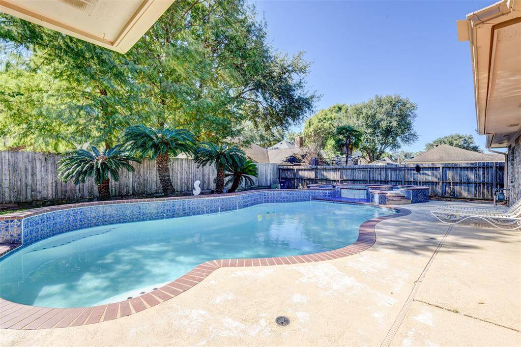 Sparkling pool & 3-car garage!