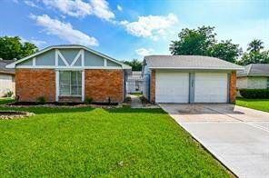 Welcome into your future home, offering great curb appeal in a quiet neighborhood.