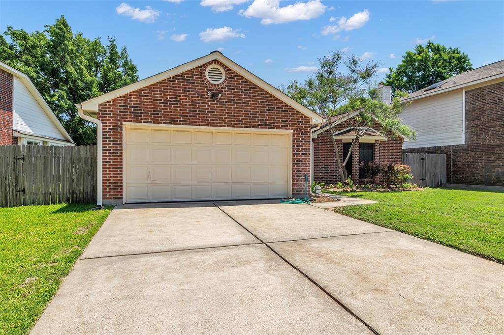 This home has a double wide driveway, a 2 car garage with garage door opener.