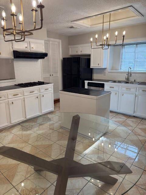 Kitchen has a refrigerator and an island