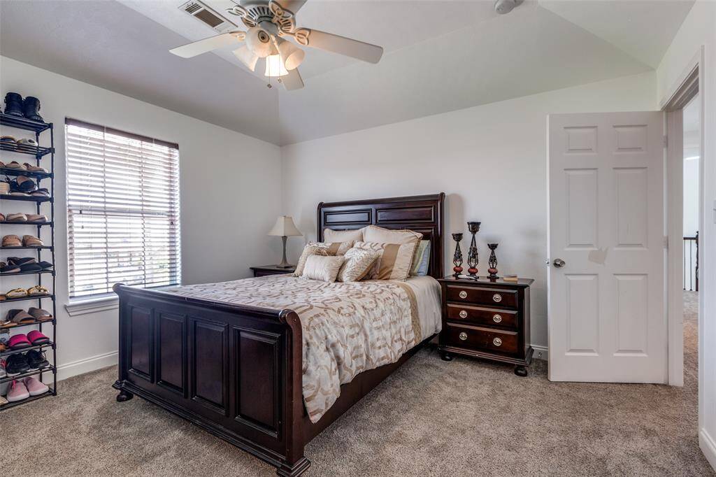 Bedroom 3 with Shared Bathroom