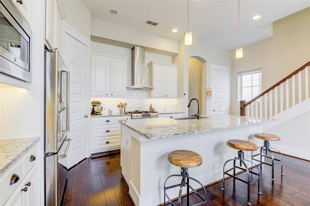 Gourmet kitchen