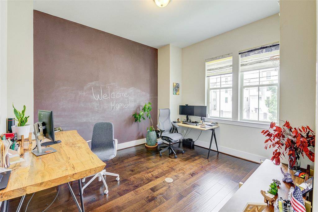 Bedroom 2/ Study with unique chalkboard wall