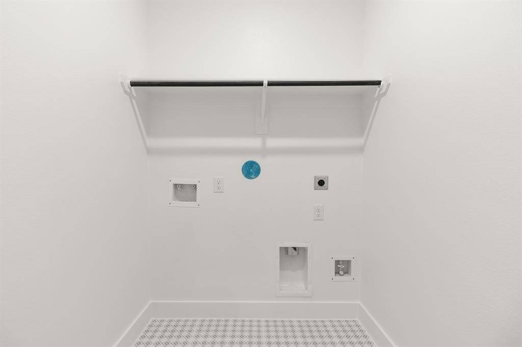Ample storage for all your laundry essentials, from detergents to fabric softeners, everything has its perfect place.